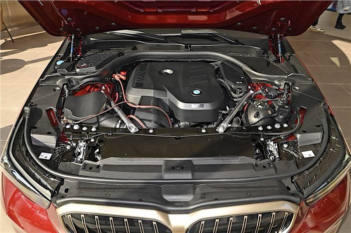 2024 BMW 5 Series LWB engine